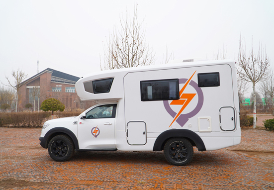 夏季，這里溫度剛好，還適宜選房車