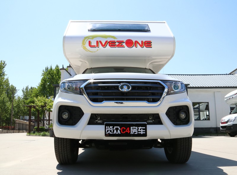 四驅、兩張超大床人床的房車，看這款