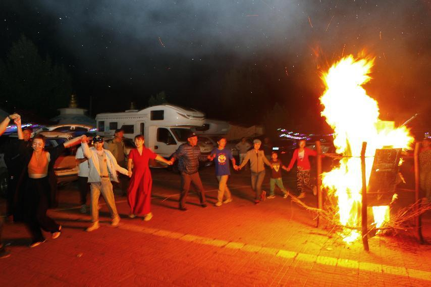 對酒當(dāng)歌，人生幾何，要盡興就現(xiàn)在！