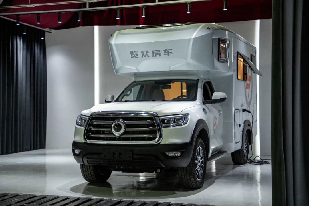 為什么覽眾房車要采用玻璃鋼“三明治”車身結(jié)構？