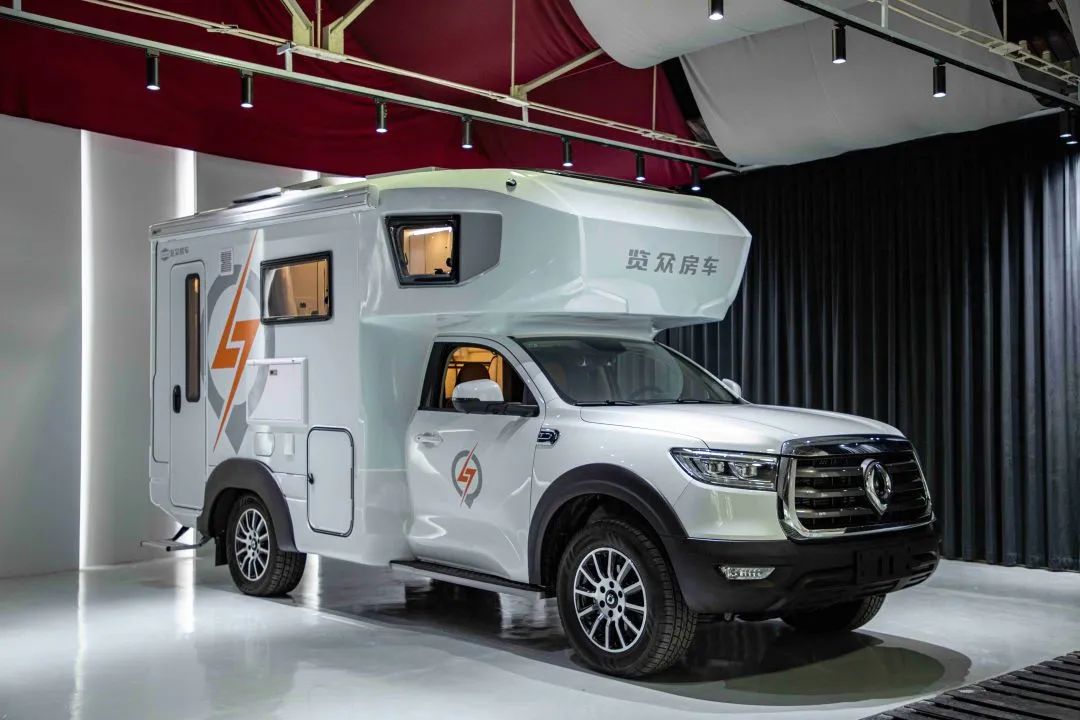 為什么覽眾房車要采用玻璃鋼“三明治”車身結(jié)構？