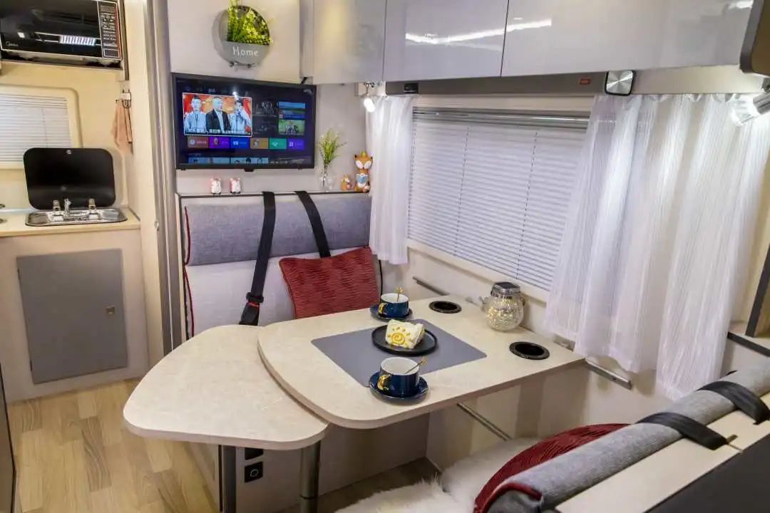 為什么覽眾房車要采用玻璃鋼“三明治”車身結(jié)構？