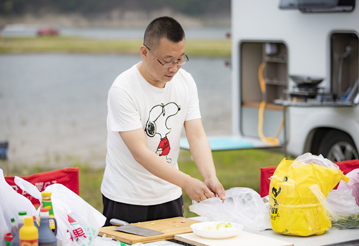 這么大的床，房車上少見，趕緊選